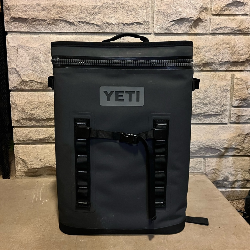 Yeti Hopper Backflip 24 Cooler